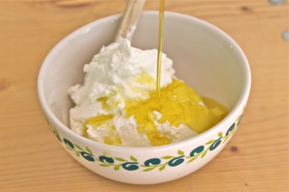 Labneh (Middle Eastern Yogurt Dip) & Loving Summer